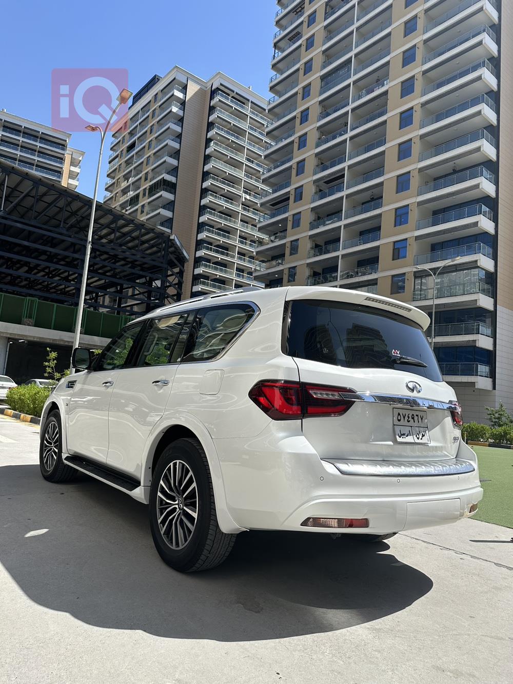 Infiniti QX80